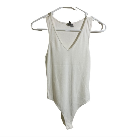 ASOS V-Neck ribbed bodysuit. White racerback size 2 stretches. - Picture 6 of 7